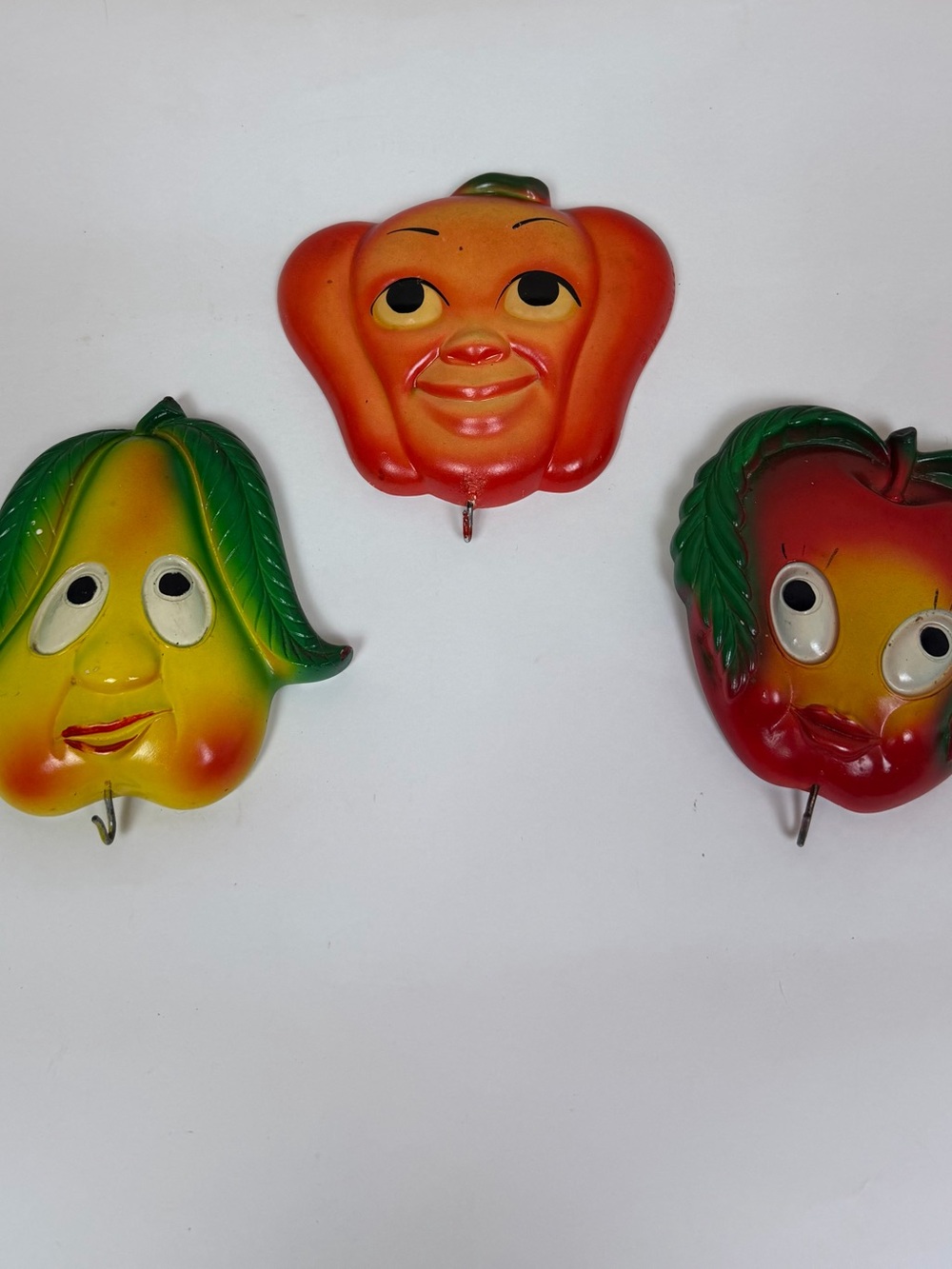 VINTAGE 1970 MILLER STUDIO CHALKWARE APPLE, PEAR AND TOMATO  KITCHEN WALL HOOKS